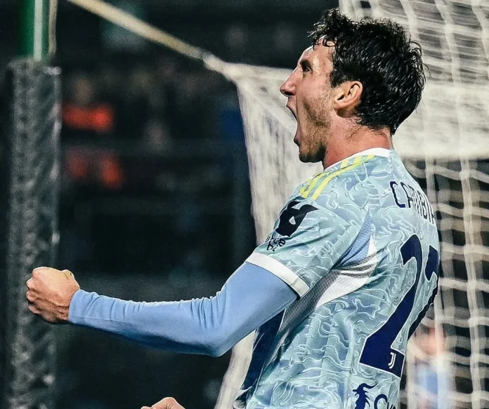 Andrea Cambiaso merayakan gol ke gawang Emil Audero.