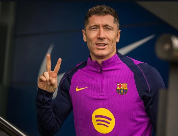 Robert Lewandowski kembali memperkuat Barcelona