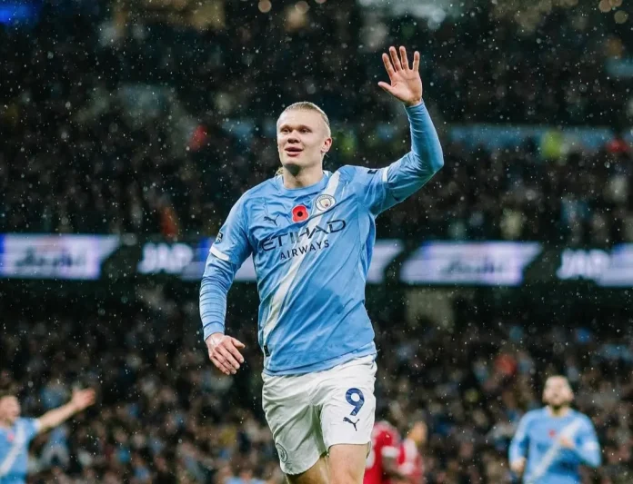 Erling Haaland merayakan gol Manchester City kalahkan Liverpool