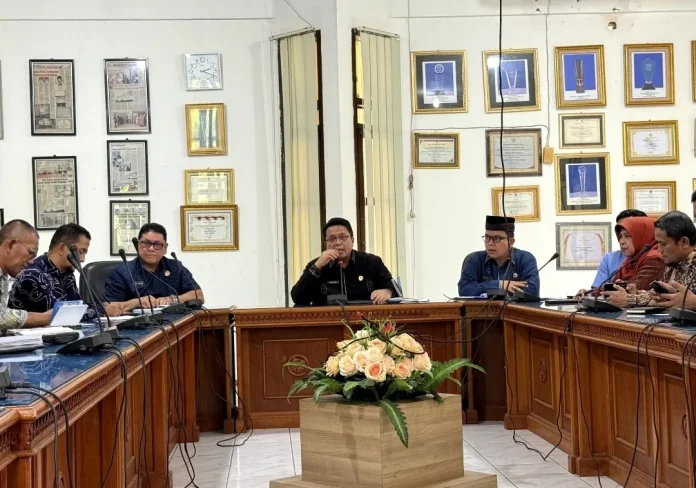 Ahmad Fadly rapat persiapan peluncuran Tanahdatar Creative Hub