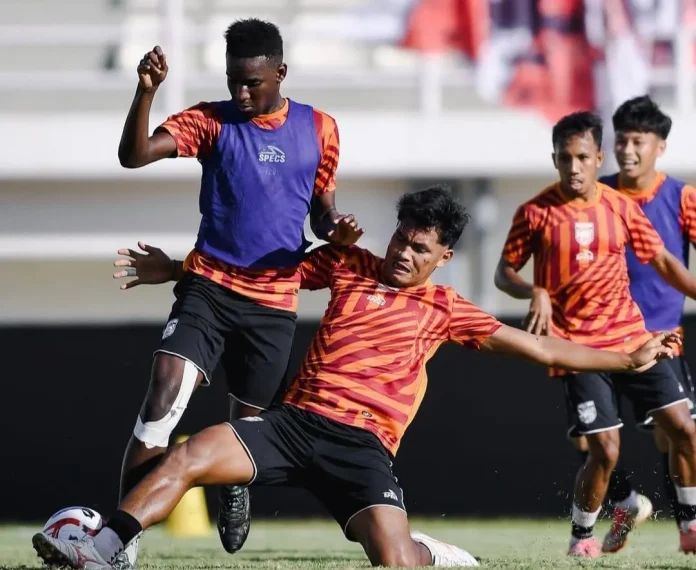 Pemain Borneo FC latihan jelang laga kontra Madura United