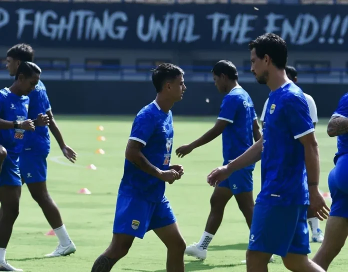 Pemain Persib Bandung latihan jelang laga vs PSM
