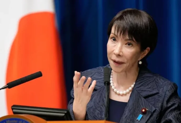 Perdana Menteri Sanae Takaichi bersama hampir 60 anggota parlemen perempuan Jepang mengajukan petisi penambahan toilet kepada pimpinan parlemen (1)