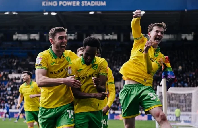 Pemain Norwich City rayakan kemenangan di King Power Stadium.
