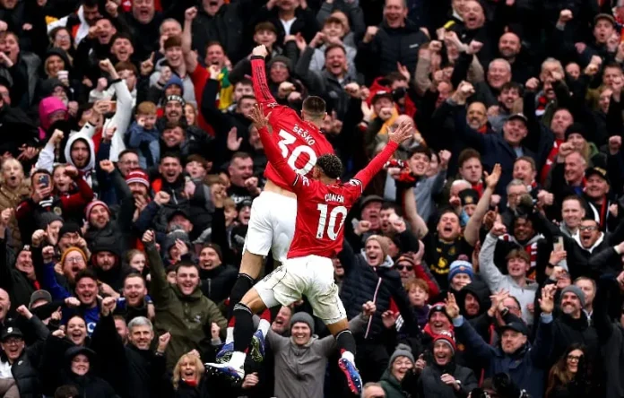 Duet Cunha dan Sesko membawa Manchester United unggul dan menang 3-1 atas Aston Villa di Old Trafford, Minggu (15-3-2026). (1)