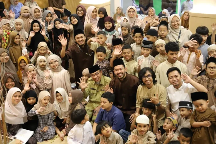 Wakil Wali Kota Padang, Maigus Nasir bersama santri Surau Quran Center