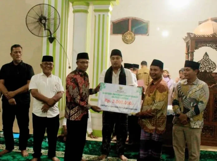 Wagub Sumbar Vasko Ruseimy di Masjid Raya Istiqomah Lubuk Gadang