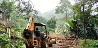 Alat berat tangani tanah longsor dan jalan terban di Ruas Padang Koto Gadang-Palembayan Agam.