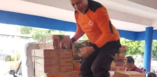 Satgas BPBD Agam menyalurkan bantuan logistik untuk warga terdampak longsor di Jorong Kampuang Baruah