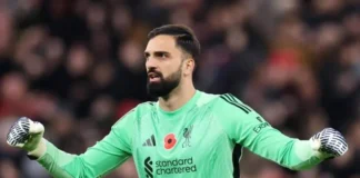 Kiper Liverpool Giorgi Mamardashvili didenda setelah kedapatan menggunakan ponsel saat mengemudi di jalan tol M6 Inggris.