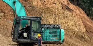 Penanganan lokasi longsor di ruas Koto Mambang–Balingka, Kecamatan Malalak. Agam.