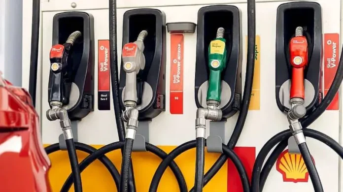 SPBU Shell dengan layanan pengisian bahan bakar kendaraan bermotor berstandar internasional dari perusahaan energi Shell.