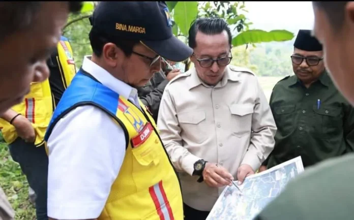 Bupati Tanahdatar dan BPJN Sumbar melakukan survei akses jalan menuju Sekolah Rakyat Tanjung Alam Bupati Tanahdatar dan BPJN Sumbar melakukan survei akses jalan menuju Sekolah Rakyat Tanjung Alam.
