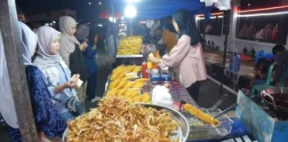 Car Free Night Balaikota Pariaman dipadati pengunjung dengan hiburan musik, fashion parade, dan lapak UMKM, Sabtu malam 9 Mei 2026.