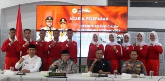 Wakil Wali Kota Padang Maigus Nasir melepas 10 pelajar utusan Paskibraka Kota Padang.