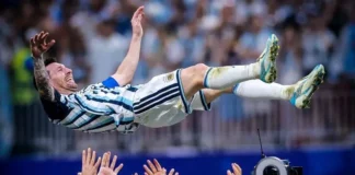 Lionel Messi dan pemain Argentina lainnya merayakan kemenangan usai bangkit mengalahkan Mesir 3-2 untuk lolos ke perempat final Piala Dunia 2026.