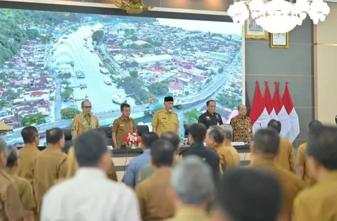 Gubernur Sumbar Mahyeldi membuka rapat percepatan rehabilitasi pascabencana dan optimalisasi dana TKD