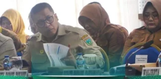 Wali Kota Padangpanjang Hendri Arnis mengikuti rapat koordinasi percepatan pembangunan Jalan Tol Padang–Pekanbaru Seksi Sicincin–Bukittinggi di Kantor Kejati Sumatera Barat.