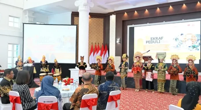 Pembukaan workshop desain kemasan bagi pegiat ekonomi kreatif di Bukittinggi, Kamis, 27 Agustus 2026 (1) Pembukaan workshop desain kemasan bagi pegiat ekonomi kreatif di Bukittinggi, Kamis, 27 Agustus 2026.