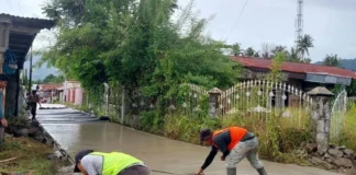 Pembangunan dan pemeliharaan jalan lingkungan serta saluran drainase di kawasan permukiman Kota Padang.