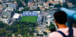 Stadion Como 1907 di tepi Lake Como.